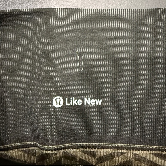 Lululemon Green and Black In The Flow Crop II - Picture 10 of 15